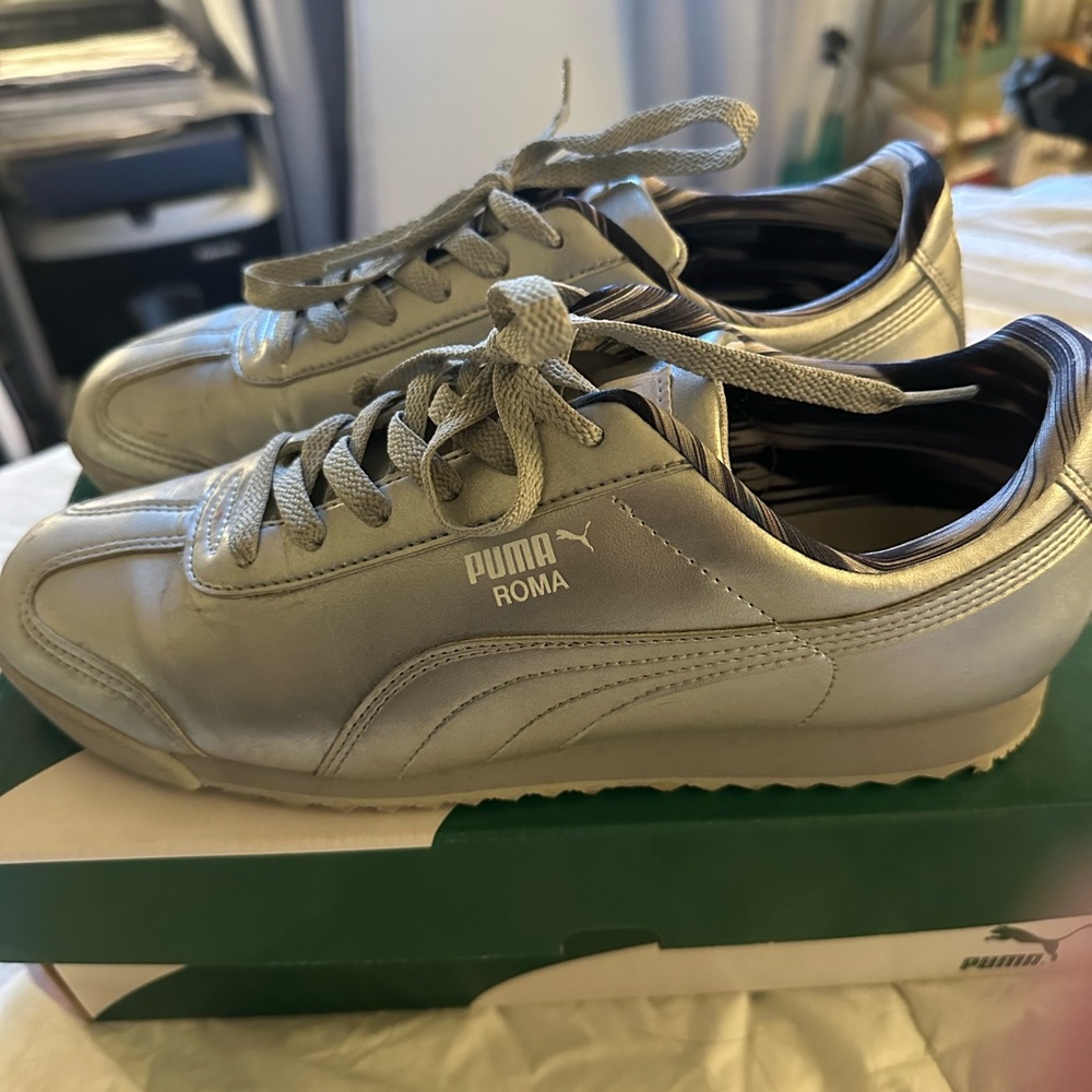 Puma Women’s Roma Metallic WNS silver-glacier gray size 10
